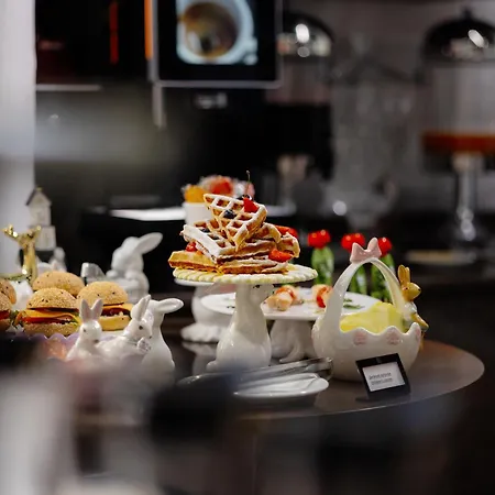 Westhills Town & Bukoveľ