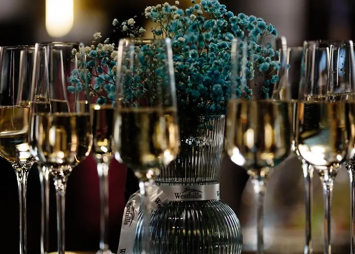 Westhills Town & בוקובל