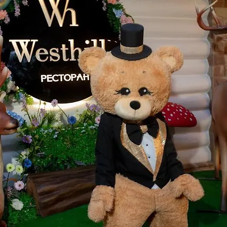 Westhills Town & منتجع