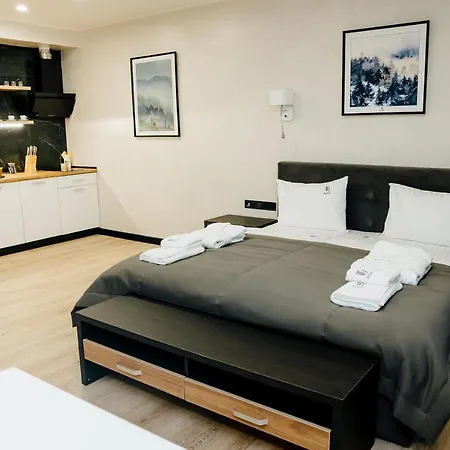 Westhills Town & بوكوفِل