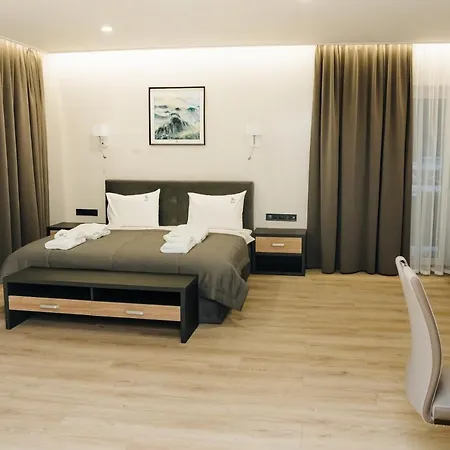 Westhills Town & بوكوفِل