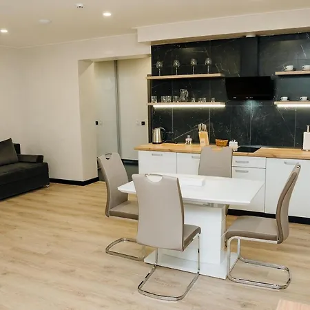 Westhills Town & منتجع بوكوفِل